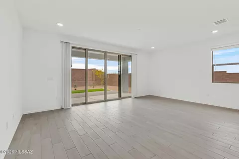 Living - 13952 E Lagomorpha Pl, Vail, AZ 85641 photo 2 of 3