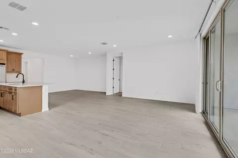 Living - 13952 E Lagomorpha Pl, Vail, AZ 85641 photo 2 of 4