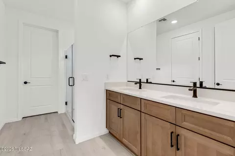 Bath - 13952 E Lagomorpha Pl, Vail, AZ 85641 photo 1 of 1