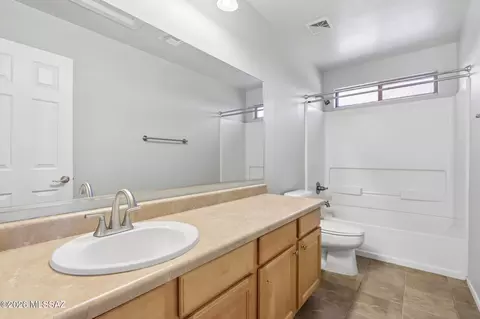 Bath - 12754 E Hannah Trl, Vail, AZ 85641 photo 2 of 4