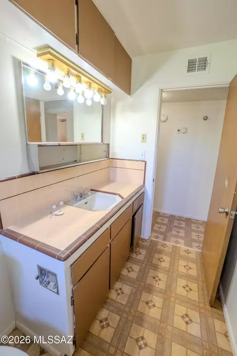 Bath - 432 N Cochise Ave, Willcox, AZ 85643 photo 1 of 1