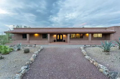 6040 W Peregrine Way, Tucson, AZ 85745