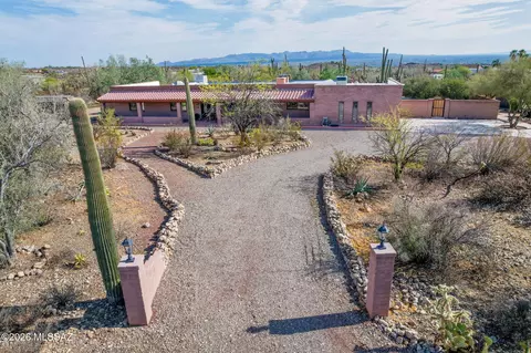 6040 W Peregrine Way, Tucson, AZ 85745