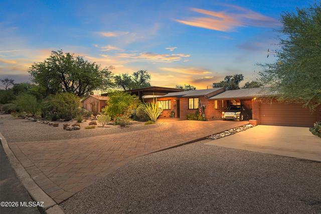 4142 E Holmes St, Tucson, AZ 85711