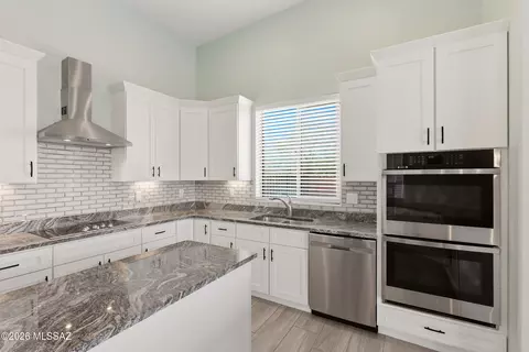 Kitchen - 3335 E Canyoneer Dr, Vail, AZ 85641 photo 5 of 6