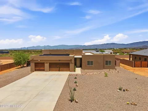Exterior - 3335 E Canyoneer Dr, Vail, AZ 85641 photo 2 of 9