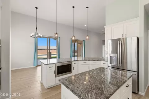 Kitchen - 3335 E Canyoneer Dr, Vail, AZ 85641 photo 6 of 6