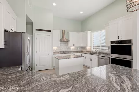 Kitchen - 3335 E Canyoneer Dr, Vail, AZ 85641 photo 3 of 6