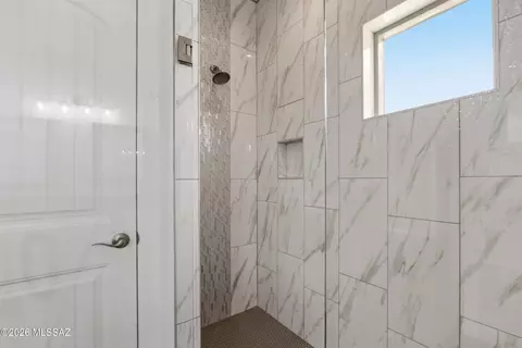 Bath - 3335 E Canyoneer Dr, Vail, AZ 85641 photo 4 of 6