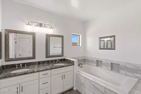 Bath - 3335 E Canyoneer Dr, Vail, AZ 85641 photo 2 of 6