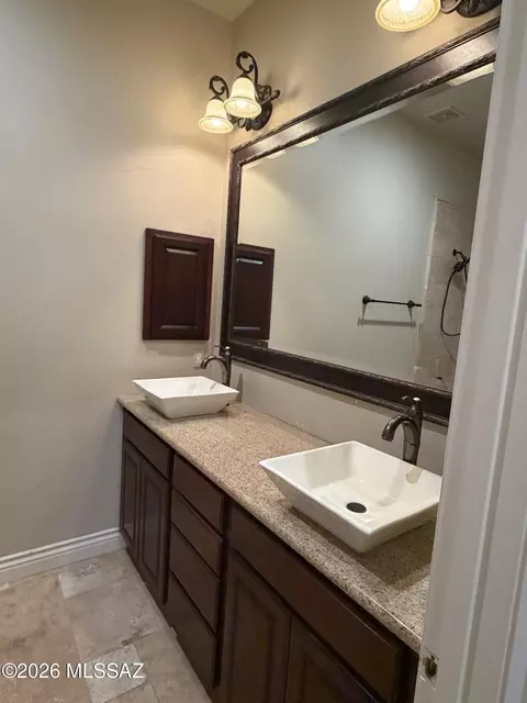 Bath - 9920 E Caldera Pl, Tucson, AZ 85748 photo 1 of 2