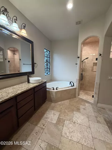 Bath - 9920 E Caldera Pl, Tucson, AZ 85748 photo 2 of 2
