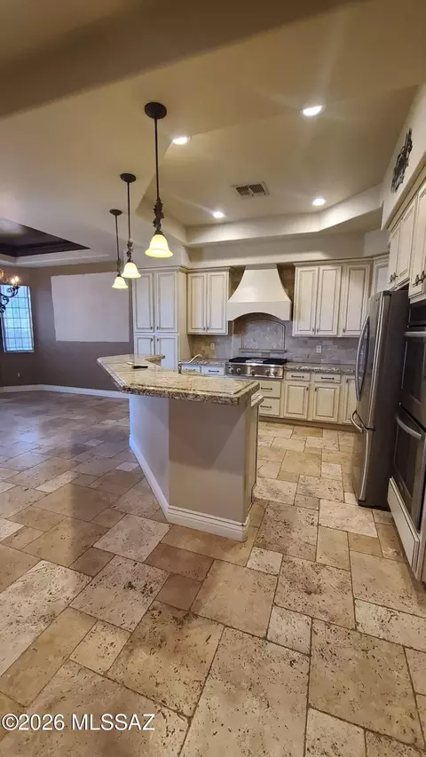 Kitchen - 9920 E Caldera Pl, Tucson, AZ 85748 photo 4 of 4