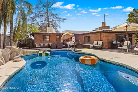 6573 E Calle Herculo, Tucson, AZ 85710