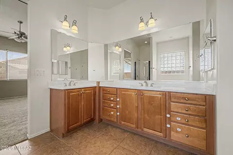 Bath - 7882 E New Leaf Pl, Tucson, AZ 85756 photo 2 of 3