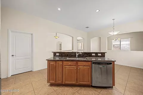 Kitchen - 7882 E New Leaf Pl, Tucson, AZ 85756 photo 4 of 4