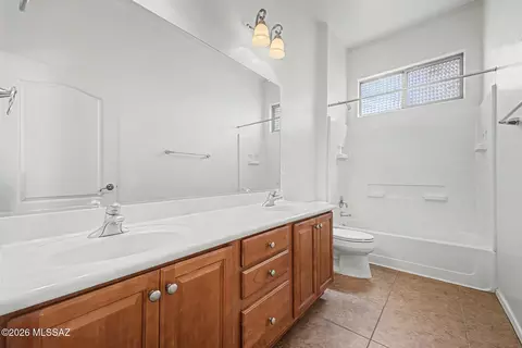 Bath - 7882 E New Leaf Pl, Tucson, AZ 85756 photo 3 of 3