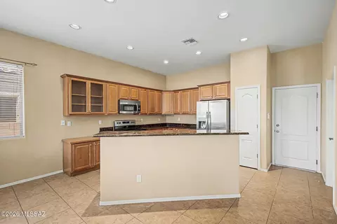 Kitchen - 7882 E New Leaf Pl, Tucson, AZ 85756 photo 1 of 4