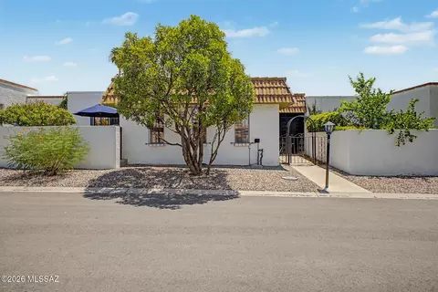 600 E River Rd #W, Tucson, AZ 85704