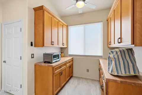 Kitchen - 9180 E Sunset Post Rd, Tucson, AZ 85749 photo 7 of 7
