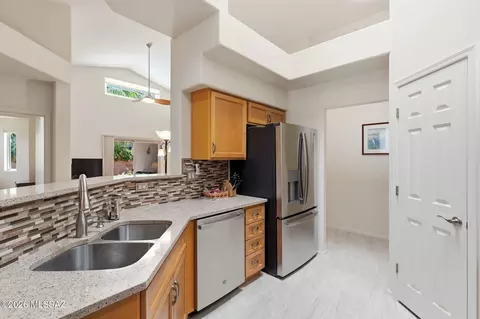 Kitchen - 9180 E Sunset Post Rd, Tucson, AZ 85749 photo 6 of 7
