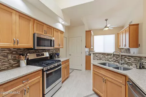 Kitchen - 9180 E Sunset Post Rd, Tucson, AZ 85749 photo 3 of 7