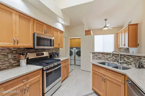 Kitchen - 9180 E Sunset Post Rd, Tucson, AZ 85749 photo 4 of 7