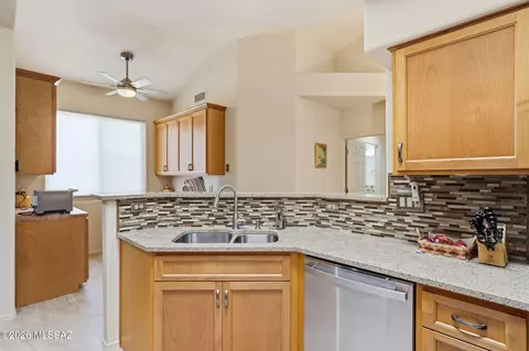 Kitchen - 9180 E Sunset Post Rd, Tucson, AZ 85749 photo 5 of 7
