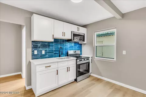 Kitchen - 11134 Edison St, Tucson, AZ 85749 photo 4 of 5