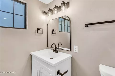 Bath - 11134 Edison St, Tucson, AZ 85749 photo 3 of 8