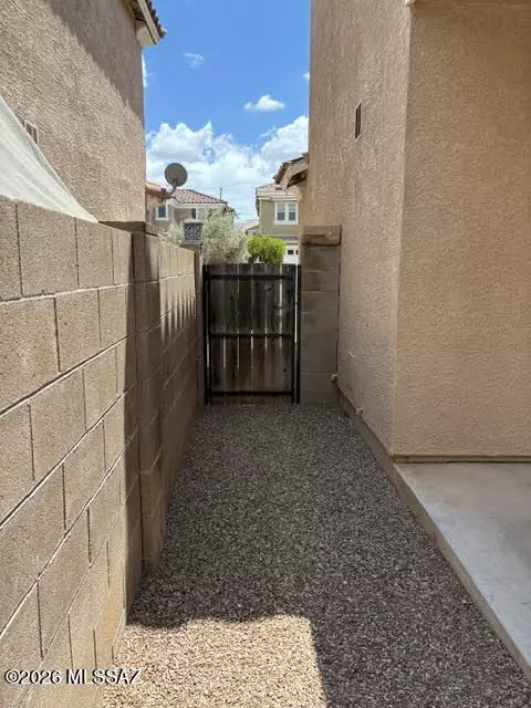Exterior - 7613 E Cholla Overlook Dr, Tucson, AZ 85710 photo 4 of 7