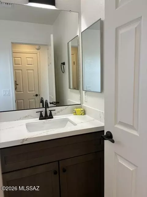 Bath - 7613 E Cholla Overlook Dr, Tucson, AZ 85710 photo 3 of 4