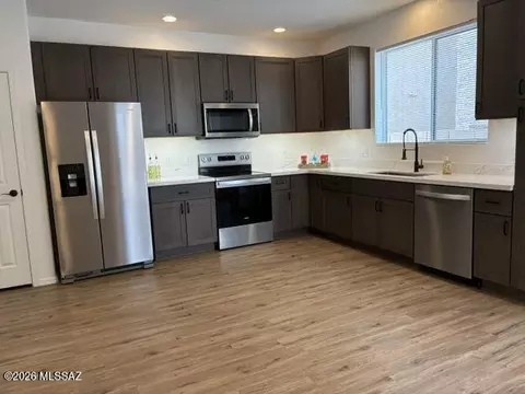 Kitchen - 7613 E Cholla Overlook Dr, Tucson, AZ 85710 photo 1 of 5