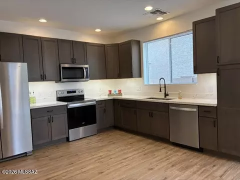 Kitchen - 7613 E Cholla Overlook Dr, Tucson, AZ 85710 photo 2 of 5