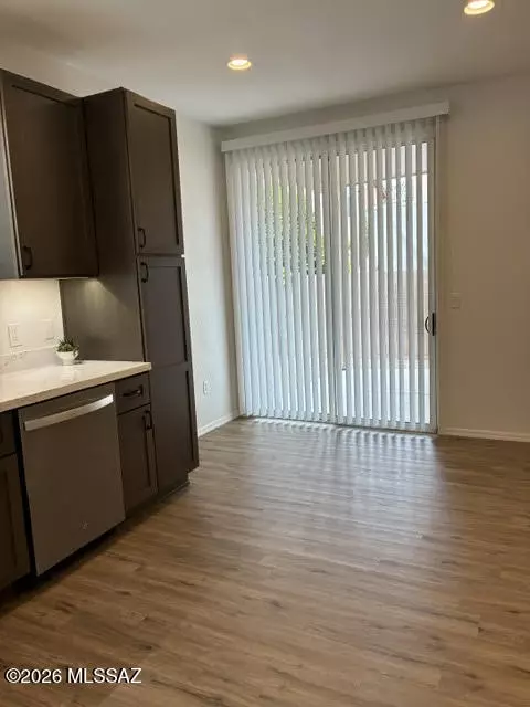 Kitchen - 7613 E Cholla Overlook Dr, Tucson, AZ 85710 photo 3 of 5