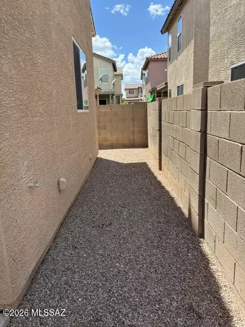 Exterior - 7613 E Cholla Overlook Dr, Tucson, AZ 85710 photo 2 of 7