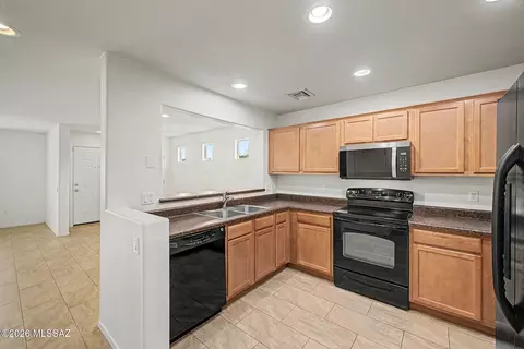 Kitchen - 10675 E Singing Canyon Dr, Tucson, AZ 85747 photo 3 of 3