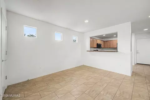 Living - 10675 E Singing Canyon Dr, Tucson, AZ 85747 photo 4 of 4