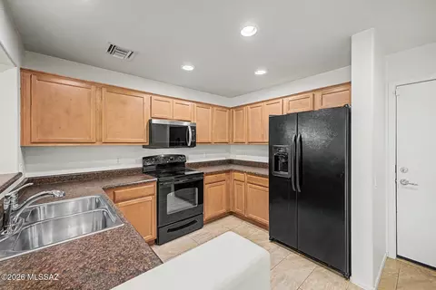 Kitchen - 10675 E Singing Canyon Dr, Tucson, AZ 85747 photo 1 of 3