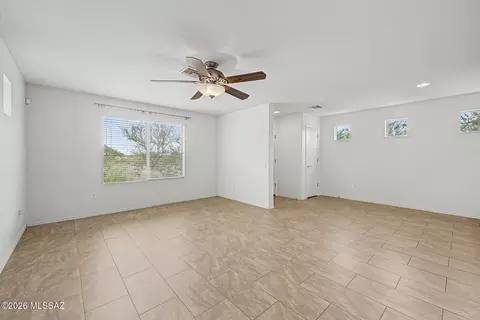 Living - 10675 E Singing Canyon Dr, Tucson, AZ 85747 photo 2 of 4