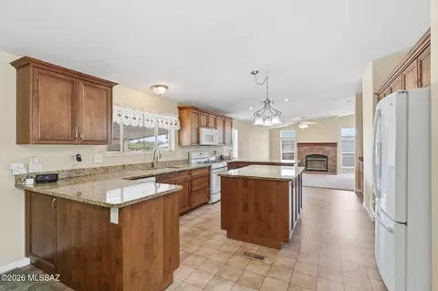 6072 E Ship Rock Dr, Tucson, AZ 85756