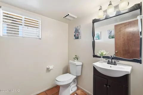 Bath - 2932 E Wiley Ln, Vail, AZ 85641 photo 3 of 3