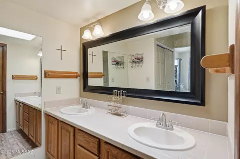 Bath - 2932 E Wiley Ln, Vail, AZ 85641 photo 1 of 3