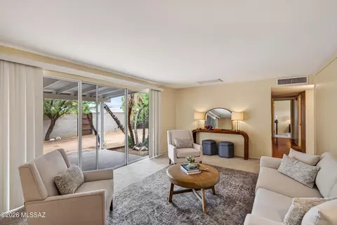 Living - 7449 Eli Dr, Tucson, AZ 85710 photo 5 of 6
