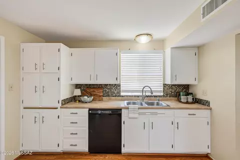 Kitchen - 7449 Eli Dr, Tucson, AZ 85710 photo 2 of 4