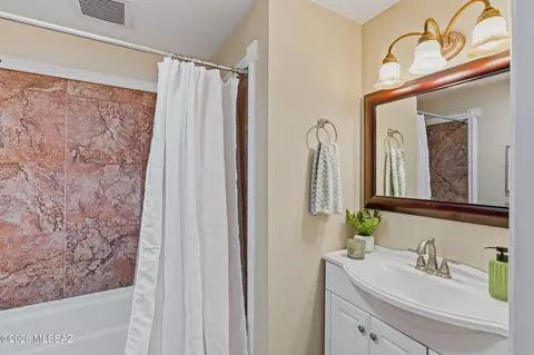 Bath - 7449 Eli Dr, Tucson, AZ 85710 photo 2 of 3