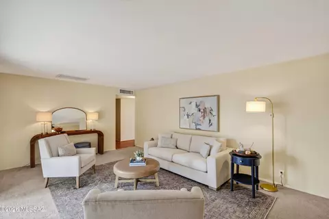 Living - 7449 Eli Dr, Tucson, AZ 85710 photo 3 of 6