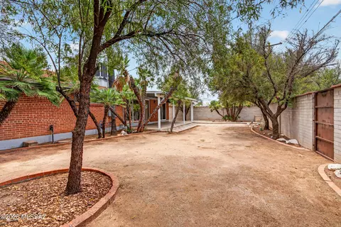 Exterior - 7449 Eli Dr, Tucson, AZ 85710 photo 7 of 8