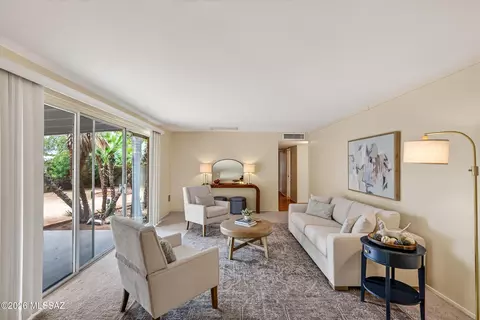 Living - 7449 Eli Dr, Tucson, AZ 85710 photo 4 of 6