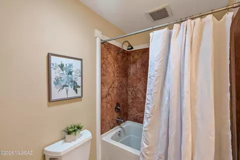 Bath - 7449 Eli Dr, Tucson, AZ 85710 photo 1 of 2